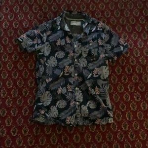 🌿Free Planet Hawaiian shirt🌿 (small)